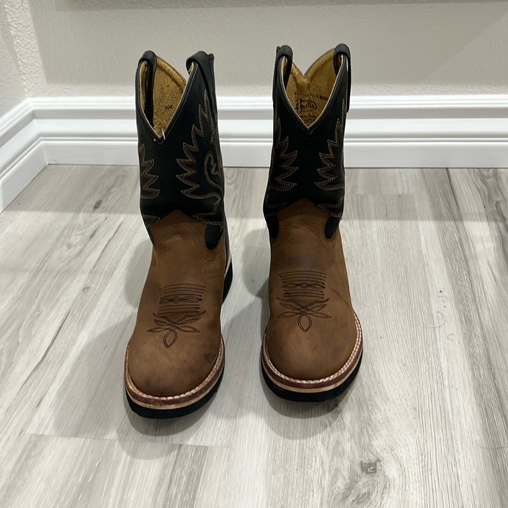 Justin’s cowboy boots